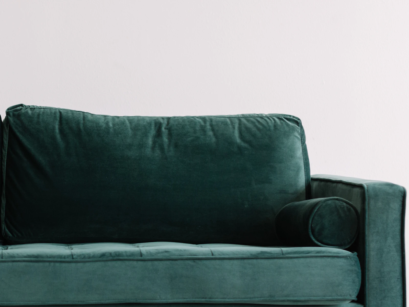 Detail of the Fjord velvet sofa